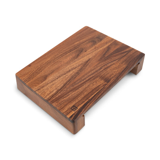 Schneidebrett mit eingestampftem BLOK Logo unten links auf der Schneidefläche